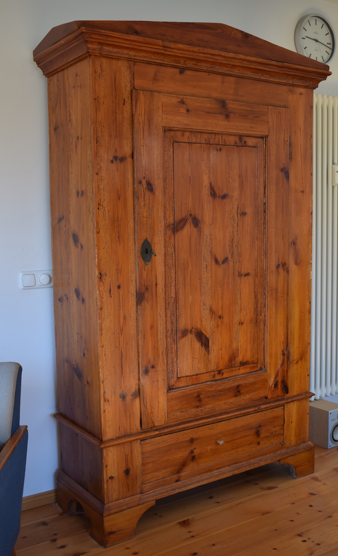 Restaurierung Dielenschrank